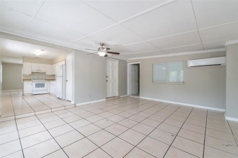 House in Tampa, Florida 4 bedrooms, 150.5 sq.m. № 2109777 - photo 23