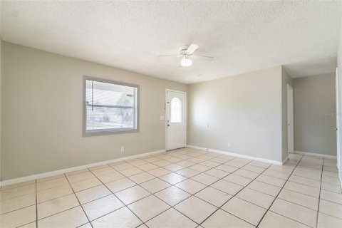 House in Tampa, Florida 4 bedrooms, 150.5 sq.m. № 2109777 - photo 6