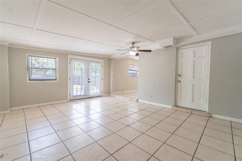 House in Tampa, Florida 4 bedrooms, 150.5 sq.m. № 2109777 - photo 24