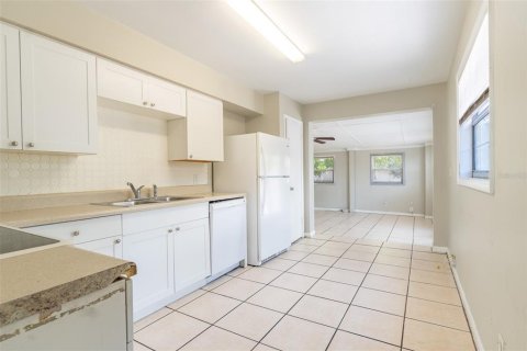 House in Tampa, Florida 4 bedrooms, 150.5 sq.m. № 2109777 - photo 19