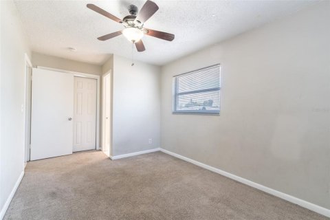 House in Tampa, Florida 4 bedrooms, 150.5 sq.m. № 2109777 - photo 9