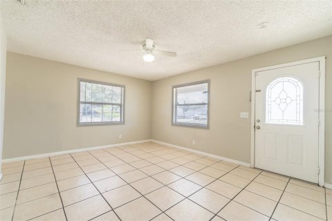 House in Tampa, Florida 4 bedrooms, 150.5 sq.m. № 2109777 - photo 7
