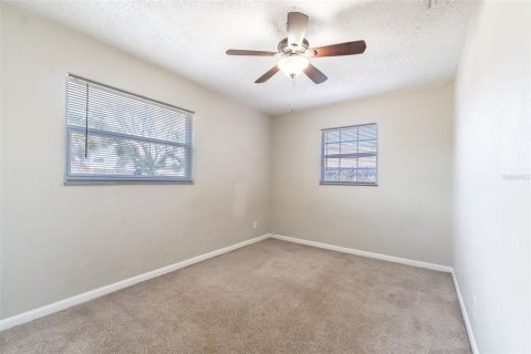 House in Tampa, Florida 4 bedrooms, 150.5 sq.m. № 2109777 - photo 8