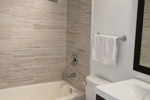 Снять в аренду таунхаус в Хомстед, Флорида 3 спальни, 126.81м2, № 2045600 - фото 7