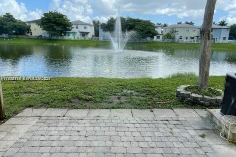 Снять в аренду таунхаус в Хомстед, Флорида 3 спальни, 126.81м2, № 2045600 - фото 11