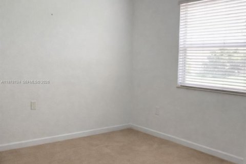 Снять в аренду таунхаус в Хомстед, Флорида 3 спальни, 126.81м2, № 2045600 - фото 8