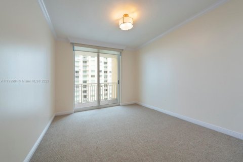 Condo in Hallandale Beach, Florida, 3 bedrooms  № 1685653 - photo 20