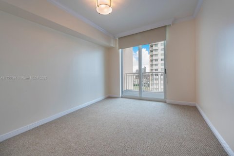 Condo in Hallandale Beach, Florida, 3 bedrooms  № 1685653 - photo 21