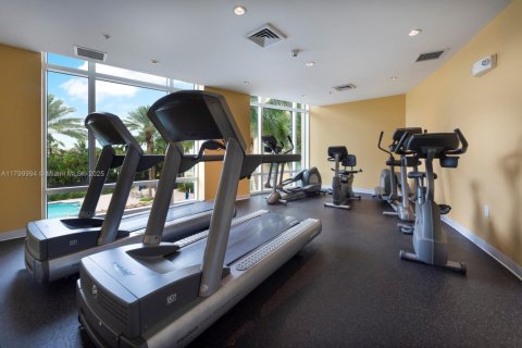 Condo in Hallandale Beach, Florida, 3 bedrooms  № 1685653 - photo 26