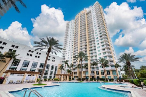 Condo in Hallandale Beach, Florida, 3 bedrooms  № 1685653 - photo 25