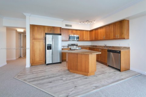 Condo in Hallandale Beach, Florida, 3 bedrooms  № 1685653 - photo 10