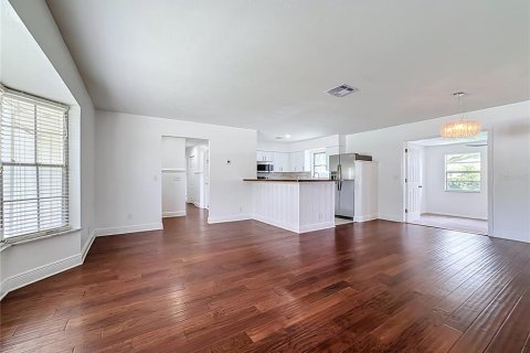 House in Brandon, Florida 3 bedrooms, 137.59 sq.m. № 2227512 - photo 13