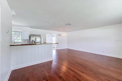 House in Brandon, Florida 3 bedrooms, 137.59 sq.m. № 2227512 - photo 11