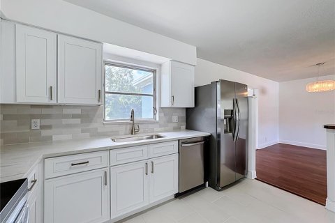 House in Brandon, Florida 3 bedrooms, 137.59 sq.m. № 2227512 - photo 27