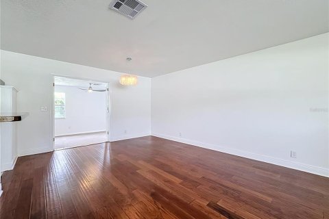 House in Brandon, Florida 3 bedrooms, 137.59 sq.m. № 2227512 - photo 17