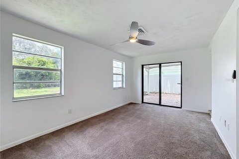 House in Brandon, Florida 3 bedrooms, 137.59 sq.m. № 2227512 - photo 29