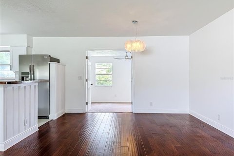 House in Brandon, Florida 3 bedrooms, 137.59 sq.m. № 2227512 - photo 19