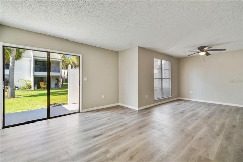 Condo in Tarpon Springs, Florida, 3 bedrooms  № 2167552 - photo 20