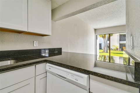 Condo in Tarpon Springs, Florida, 3 bedrooms  № 2167552 - photo 7