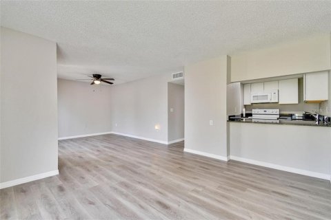 Condo in Tarpon Springs, Florida, 3 bedrooms  № 2167552 - photo 25
