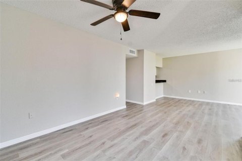 Condo in Tarpon Springs, Florida, 3 bedrooms  № 2167552 - photo 21