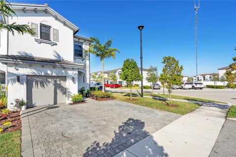 Adosado en venta en Miami Gardens, Florida, 3 dormitorios, 131.83 m2 № 2029705 - foto 14