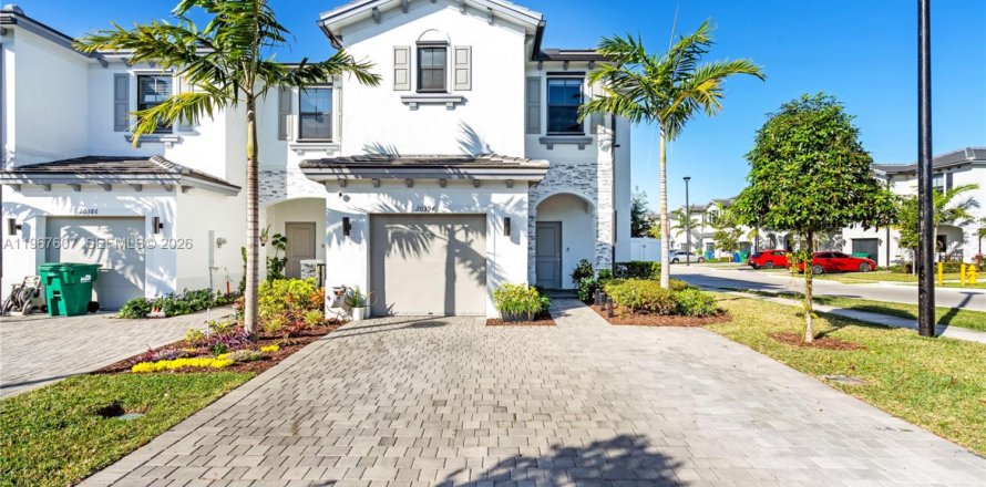 Adosado en Miami Gardens, Florida 3 dormitorios, 131.83 m2 № 2029705