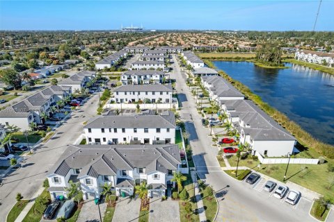 Adosado en venta en Miami Gardens, Florida, 3 dormitorios, 131.83 m2 № 2029705 - foto 6
