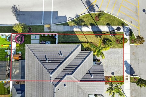 Adosado en venta en Miami Gardens, Florida, 3 dormitorios, 131.83 m2 № 2029705 - foto 11