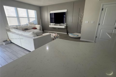 Купить виллу или дом в Окленд-Парк, Флорида 3 спальни, 182.65м2, № 1973595 - фото 13