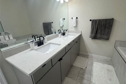 Купить виллу или дом в Окленд-Парк, Флорида 3 спальни, 182.65м2, № 1973595 - фото 29