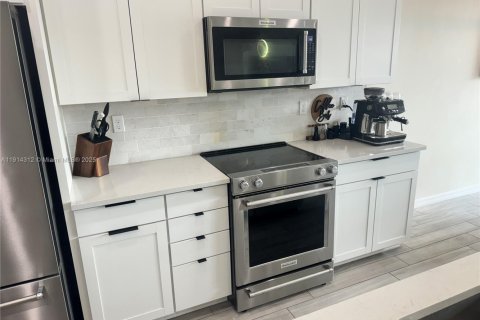 Купить виллу или дом в Окленд-Парк, Флорида 3 спальни, 182.65м2, № 1973595 - фото 3