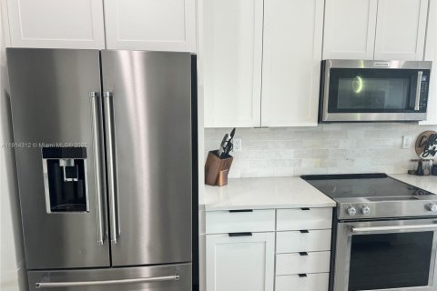 Купить виллу или дом в Окленд-Парк, Флорида 3 спальни, 182.65м2, № 1973595 - фото 2