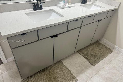 Купить виллу или дом в Окленд-Парк, Флорида 3 спальни, 182.65м2, № 1973595 - фото 24