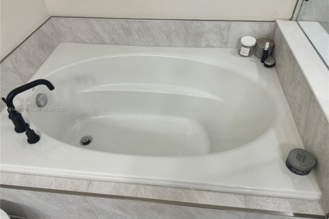 Купить виллу или дом в Окленд-Парк, Флорида 3 спальни, 182.65м2, № 1973595 - фото 26