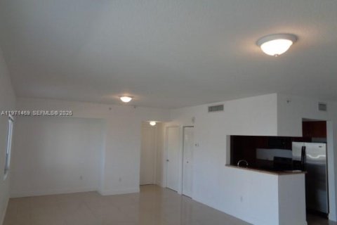 Condo in Miami, Florida, 1 bedroom  № 2042244 - photo 6