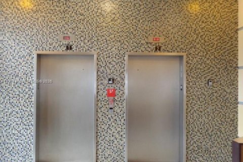 Condo in Miami, Florida, 1 bedroom  № 2042244 - photo 19