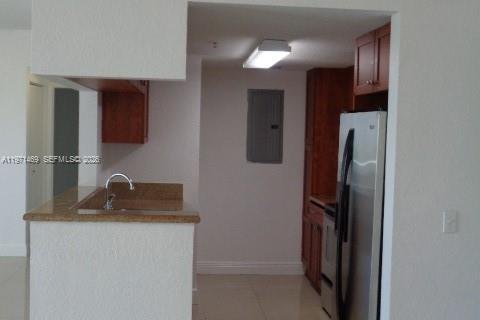 Condo in Miami, Florida, 1 bedroom  № 2042244 - photo 8