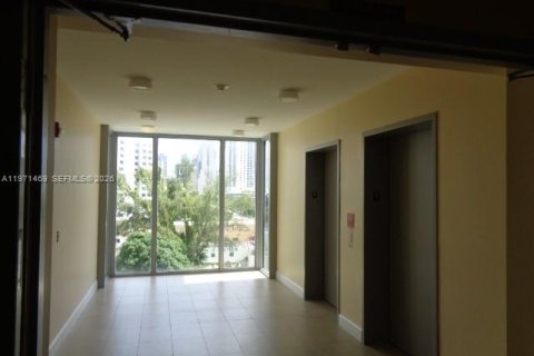 Condo in Miami, Florida, 1 bedroom  № 2042244 - photo 22