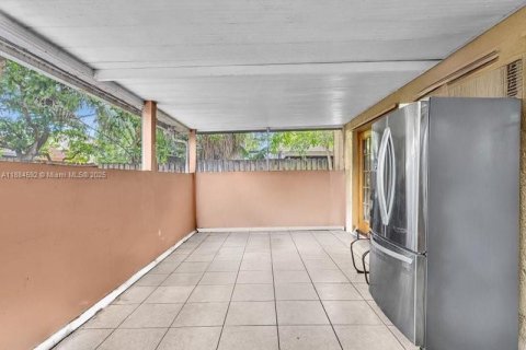 Villa ou maison à vendre à Pembroke Pines, Floride: 3 chambres, 173.08 m2 № 1930429 - photo 25