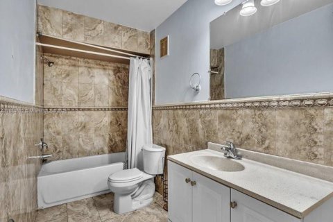 Villa ou maison à vendre à Pembroke Pines, Floride: 3 chambres, 173.08 m2 № 1930429 - photo 22