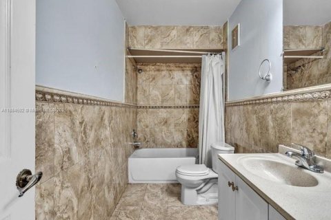 Villa ou maison à vendre à Pembroke Pines, Floride: 3 chambres, 173.08 m2 № 1930429 - photo 23