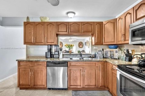 Villa ou maison à vendre à Pembroke Pines, Floride: 3 chambres, 173.08 m2 № 1930429 - photo 8