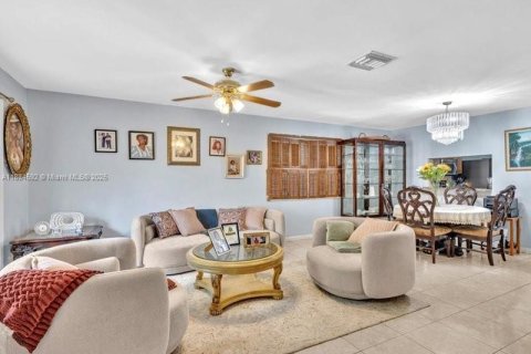 Villa ou maison à vendre à Pembroke Pines, Floride: 3 chambres, 173.08 m2 № 1930429 - photo 5