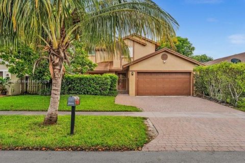 Дом в Пемброк-Пайнс, Флорида 3 спальни, 173.08м2 № 1930429