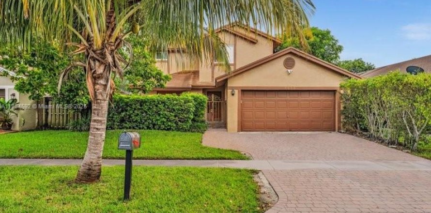 Villa ou maison à Pembroke Pines, Floride 3 chambres, 173.08 m2 № 1930429