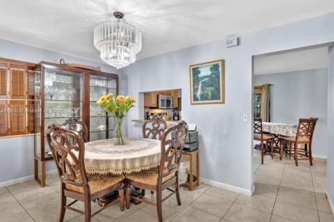 Villa ou maison à vendre à Pembroke Pines, Floride: 3 chambres, 173.08 m2 № 1930429 - photo 6