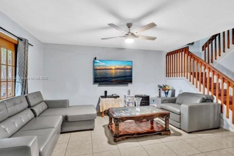 Villa ou maison à vendre à Pembroke Pines, Floride: 3 chambres, 173.08 m2 № 1930429 - photo 10