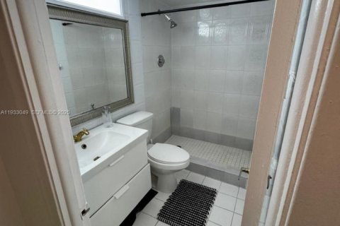 Condominio en alquiler en Miami Beach, Florida, 2 dormitorios, 126.53 m2 № 1991819 - foto 9