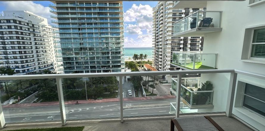 Condominio en Miami Beach, Florida, 2 dormitorios  № 1991819